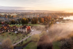 Hever Castle & Gardens Logo