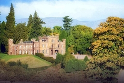 Strathallan Estate Logo