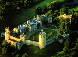 Warwick Castle Logo