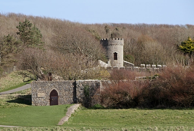 Dunraven Castle Logo