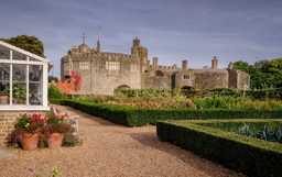 Walmer Castle and Gardens Logo