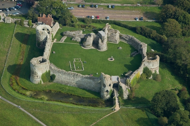 Pevensey Castle Logo