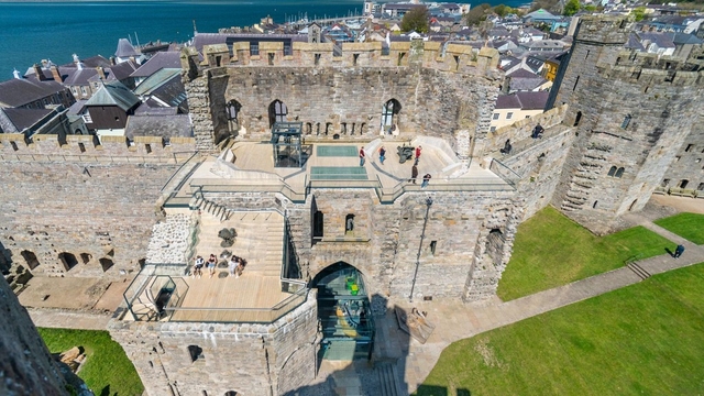Caernarfon Castle Logo