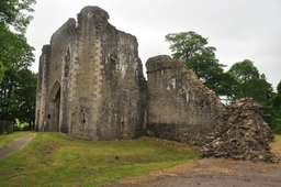 St Quentin's Castle Logo