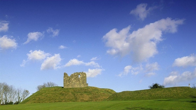 Clough Castle Logo