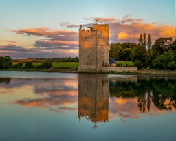 Belvelly Castle De Barrà Logo