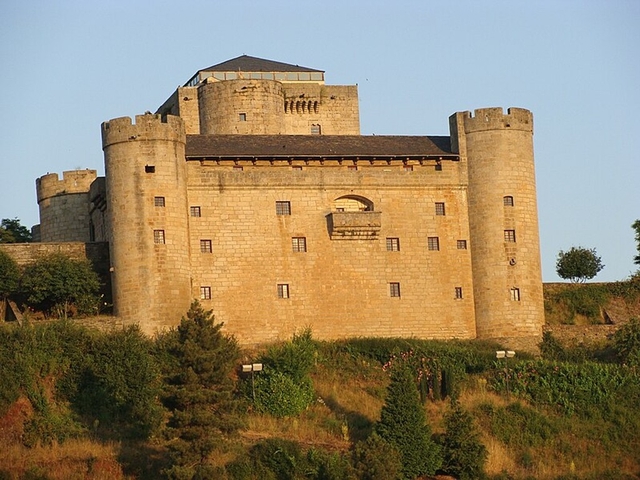 Castillo de los Condes de Benavente Logo