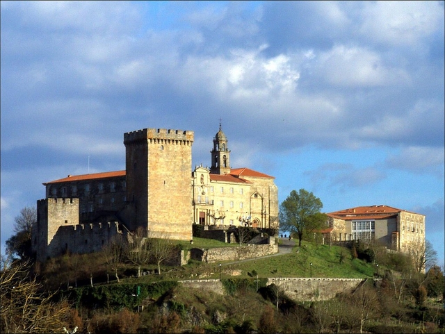 Torre da Homenaxe do Castelo de Lemos Logo
