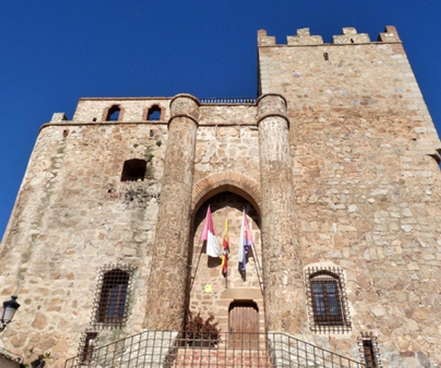 Castle Manzaneque Logo
