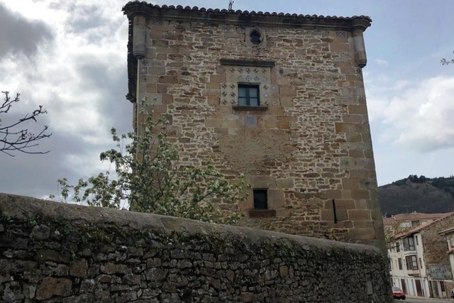 Torre de los azulejos Logo